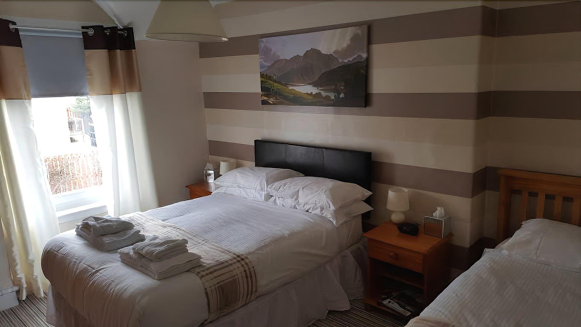 Oyo Inverour Guest House Gairlochy Exteriör bild