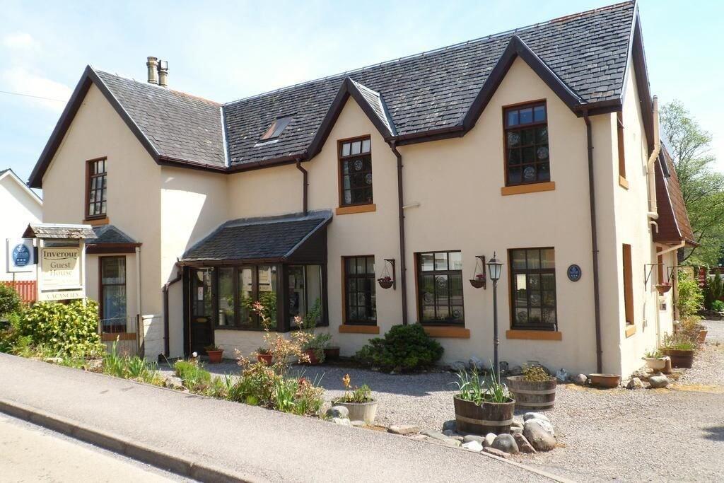 Oyo Inverour Guest House Gairlochy Exteriör bild